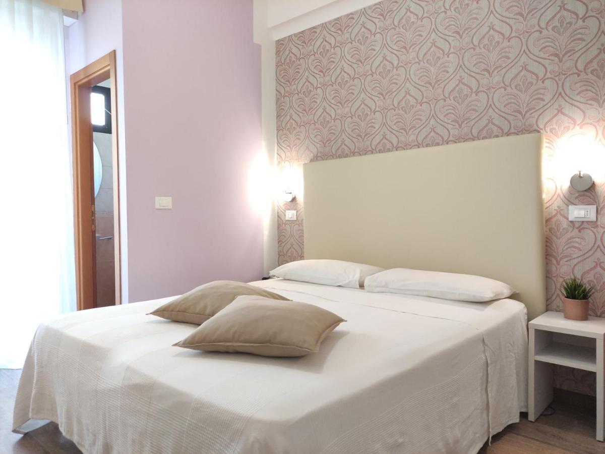 Hotel Galassia Rimini Bagian luar foto