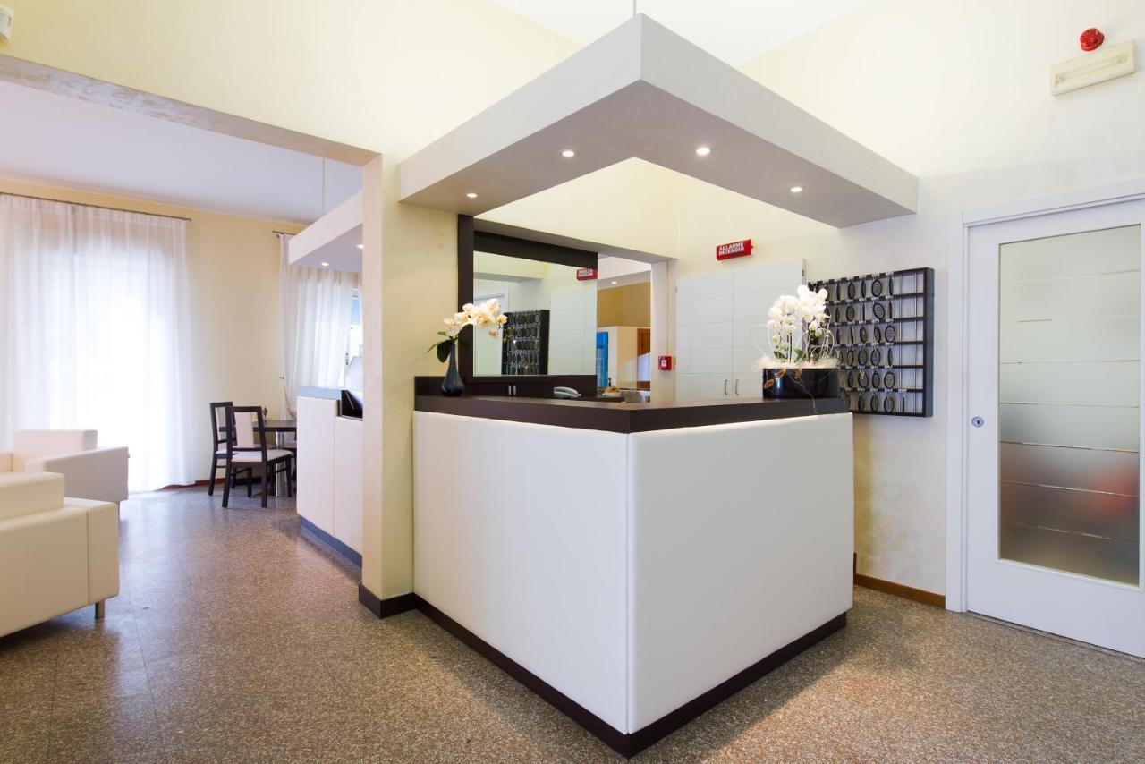 Hotel Galassia Rimini Bagian luar foto