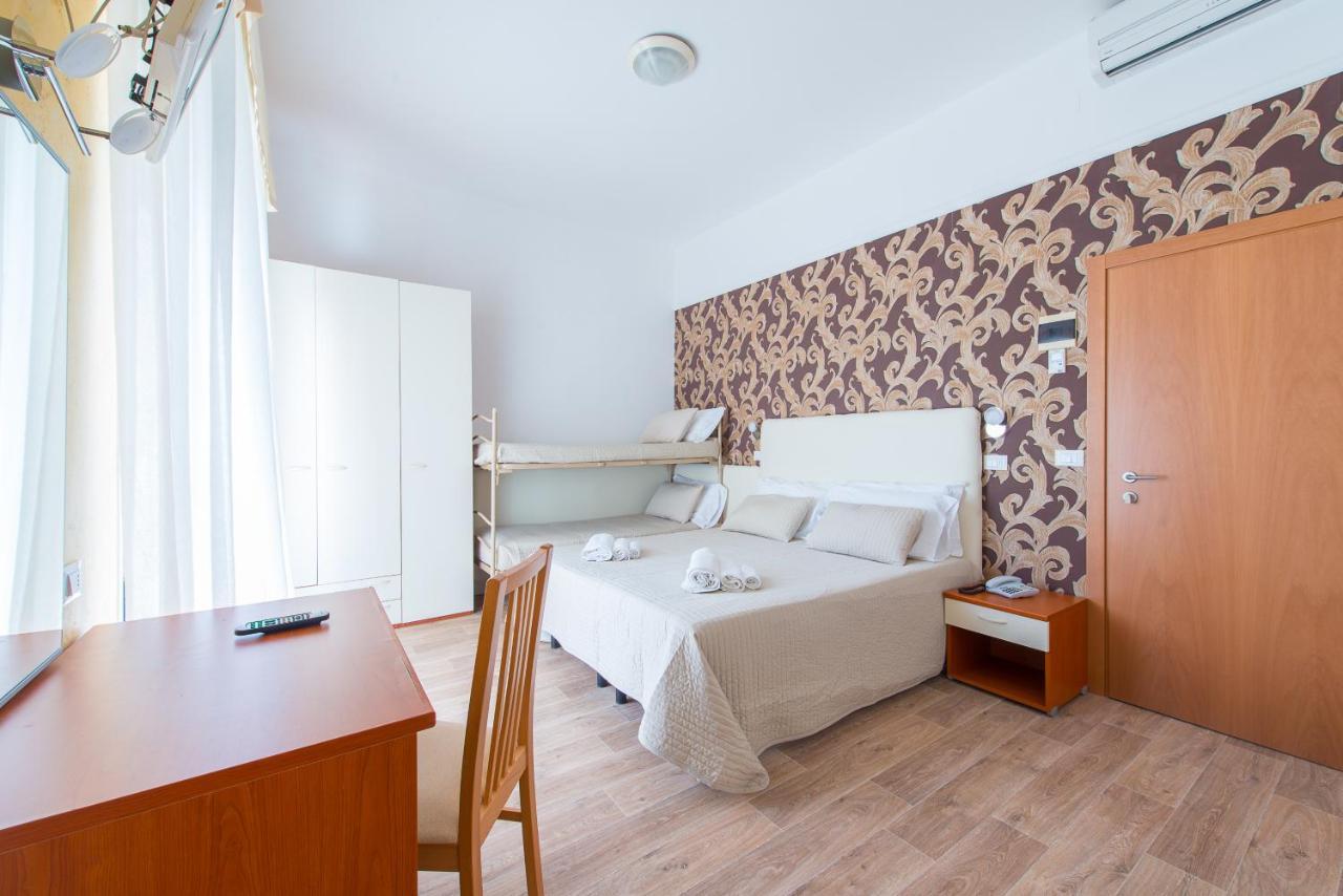 Hotel Galassia Rimini Bagian luar foto