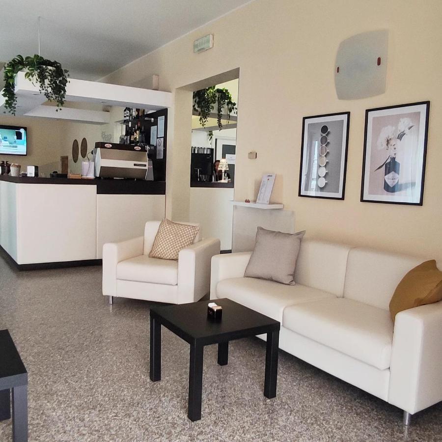 Hotel Galassia Rimini Bagian luar foto
