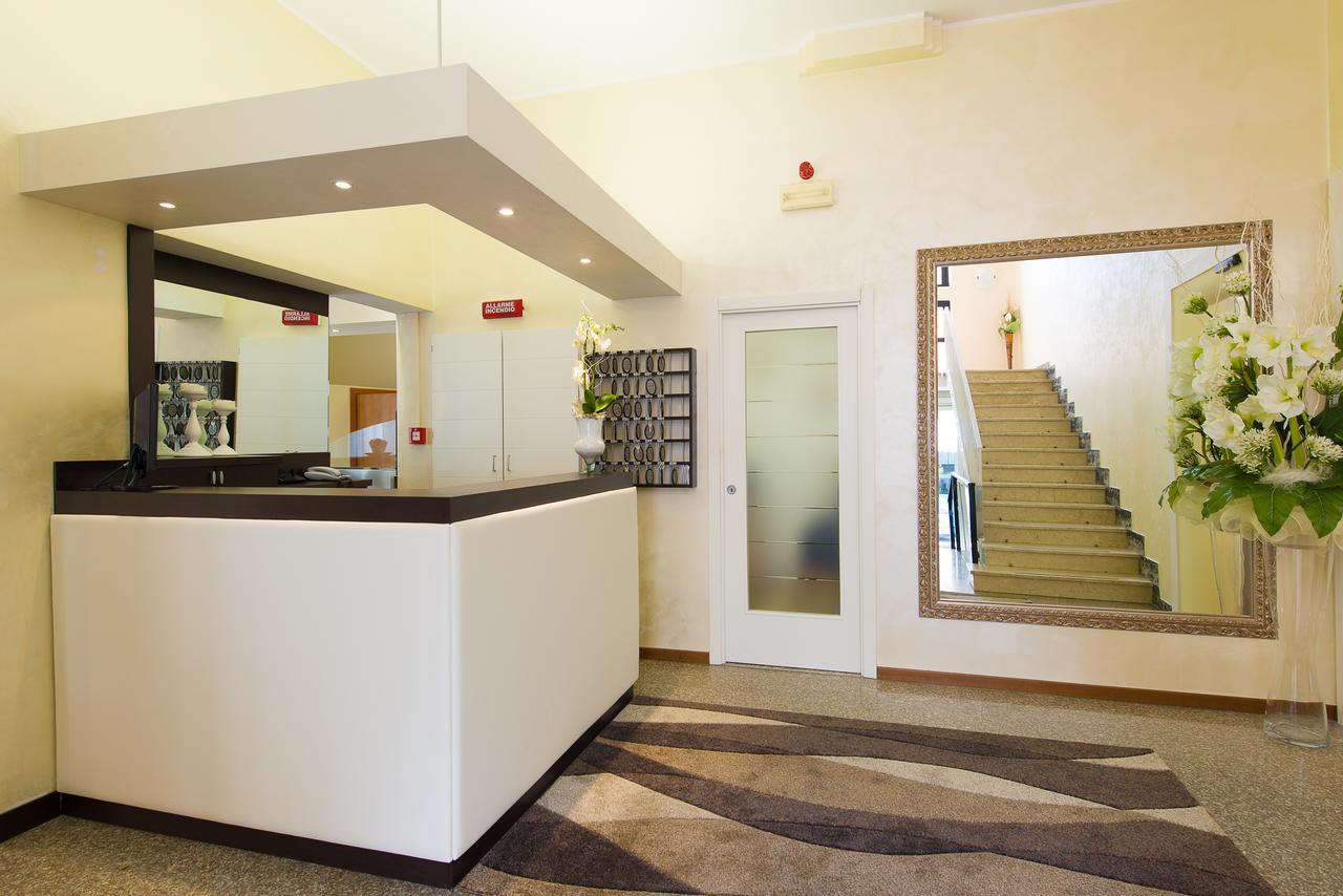 Hotel Galassia Rimini Bagian luar foto