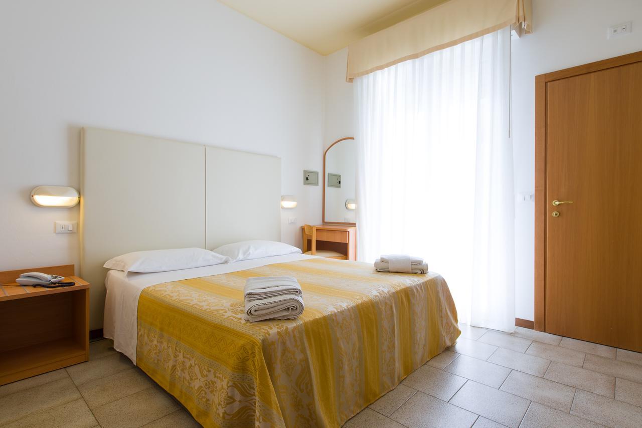 Hotel Galassia Rimini Bagian luar foto